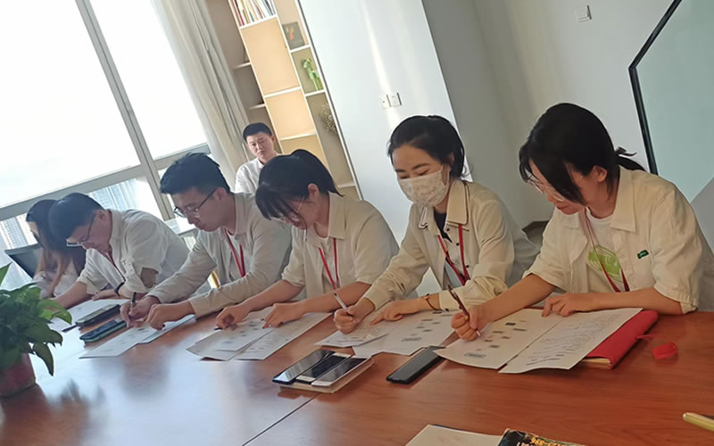成华制造运营团队会议室一角
